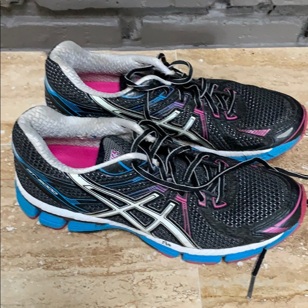 ASICS running shoes GT 2000